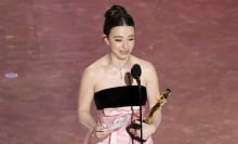 Mikey Madison accepts her Oscar.