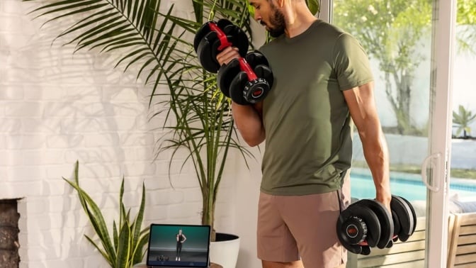 Person using Bowflex SelectTech 552 Adjustable Dumbbells