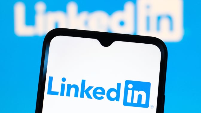  LinkedIn Corporation logo is seen displayed on a smartphone screen