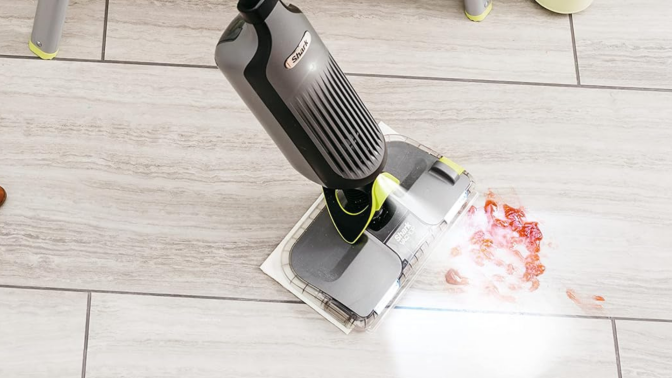 Close up shot of the Shark VACMOP Pro Cordless Hard Floor Vacuum Mop.